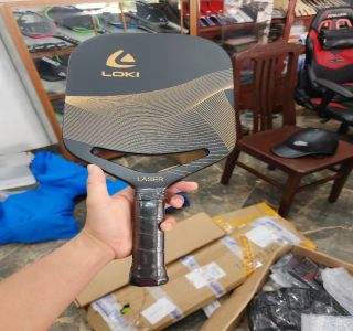 Vợt pick Loki Laster